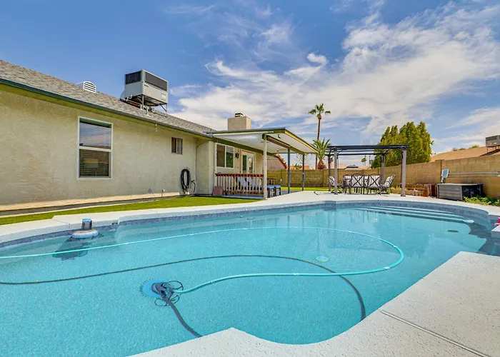 Holiday home Welcoming Group Getaway W/ Pool & Patio In Peoria!