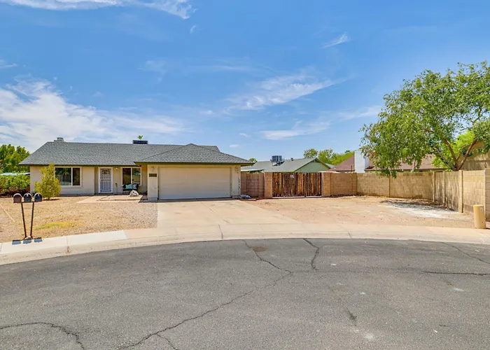 Welcoming Group Getaway W/ Pool & Patio In Peoria! Holiday home