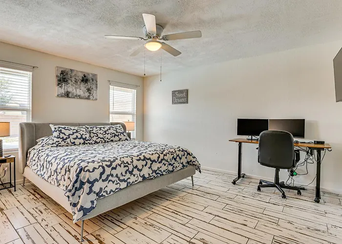 Welcoming Group Getaway W/ Pool & Patio In Peoria! Holiday home Peoria