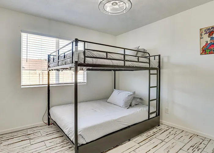 Welcoming Group Getaway W/ Pool & Patio In Peoria! Holiday home Peoria