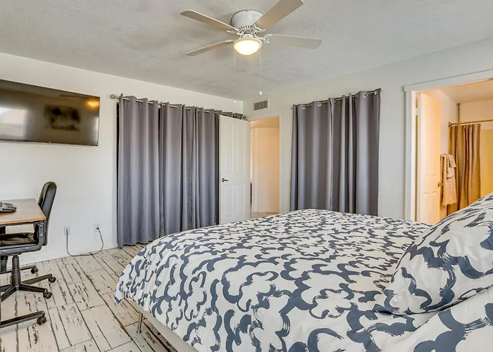 Holiday home Welcoming Group Getaway W/ Pool & Patio In Peoria! *