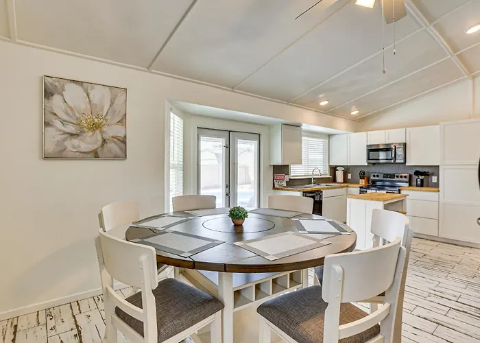 Holiday home Welcoming Group Getaway W/ Pool & Patio In Peoria! *