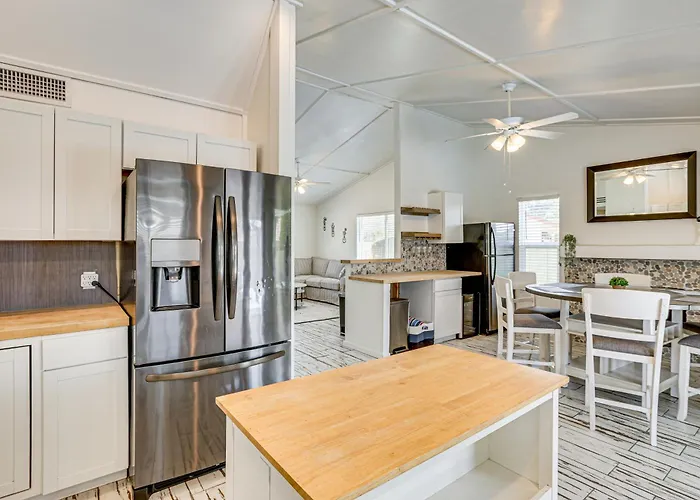 Welcoming Group Getaway W/ Pool & Patio In Peoria! Peoria