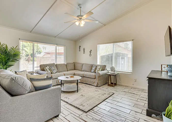 Welcoming Group Getaway W/ Pool & Patio In Peoria! Holiday home