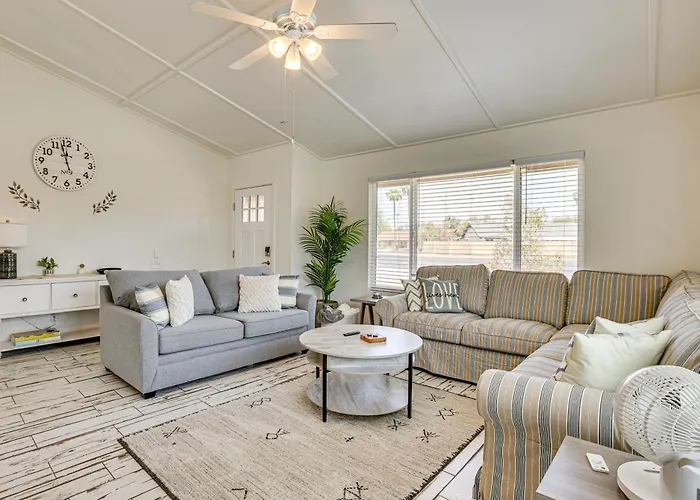 Welcoming Group Getaway W/ Pool & Patio In Peoria! Holiday home Peoria